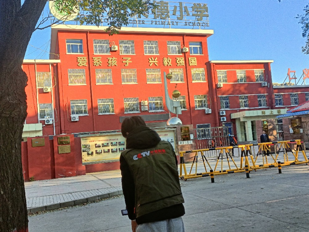 学校教学楼南面