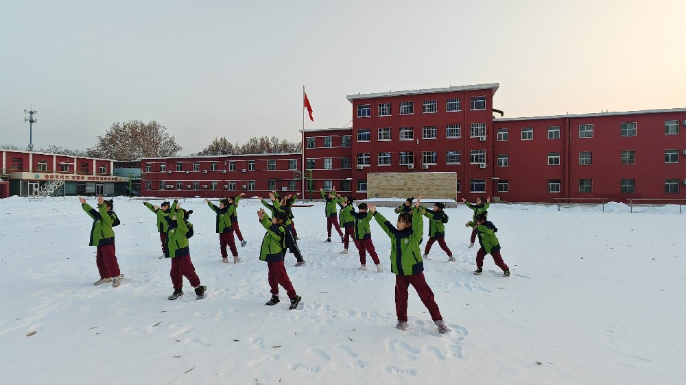 华油荣德小学舞蹈视频